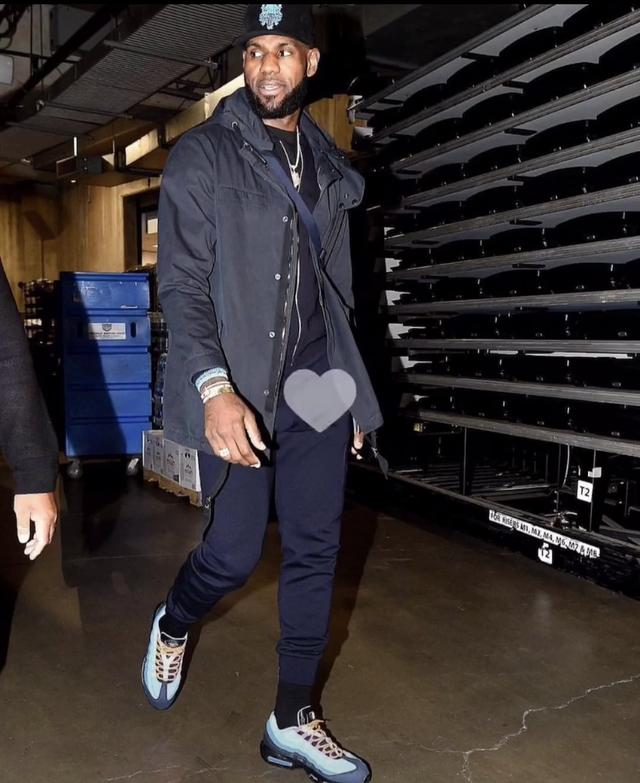 王钰栋新经纪公司：曾代理莱万、拜尔，旗下球员多在德国、瑞士踢球（王钰栋签约新经纪公司：曾服务莱万、拜尔，客户多征战德瑞联赛）