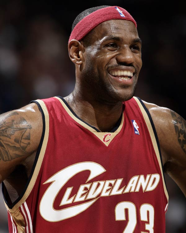 以剑会友 竞逐湖城 2025贵阳击剑公开赛在清镇启幕（剑聚湖城 2025贵阳击剑公开赛清镇开幕）