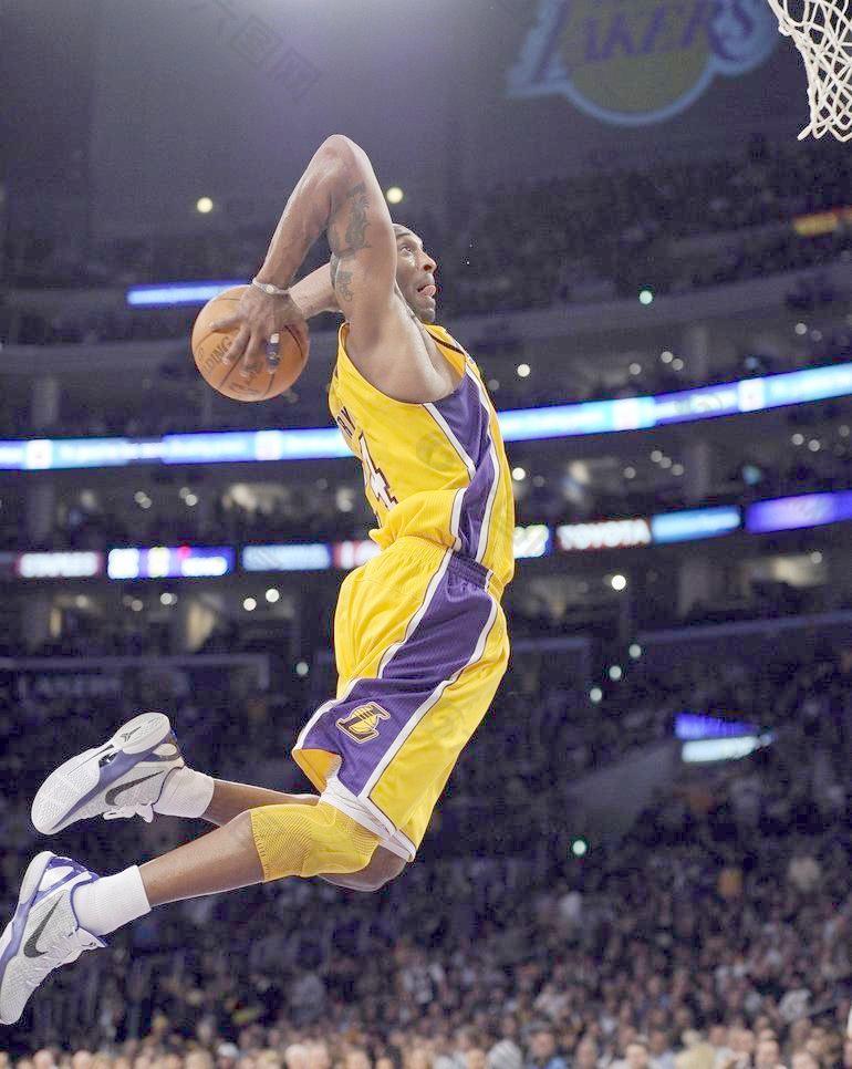 曼联对阵西汉姆联：阿莫林的换人争议与球队表现分析（曼联对西汉姆：阿莫林换人风波及球队表现解读）