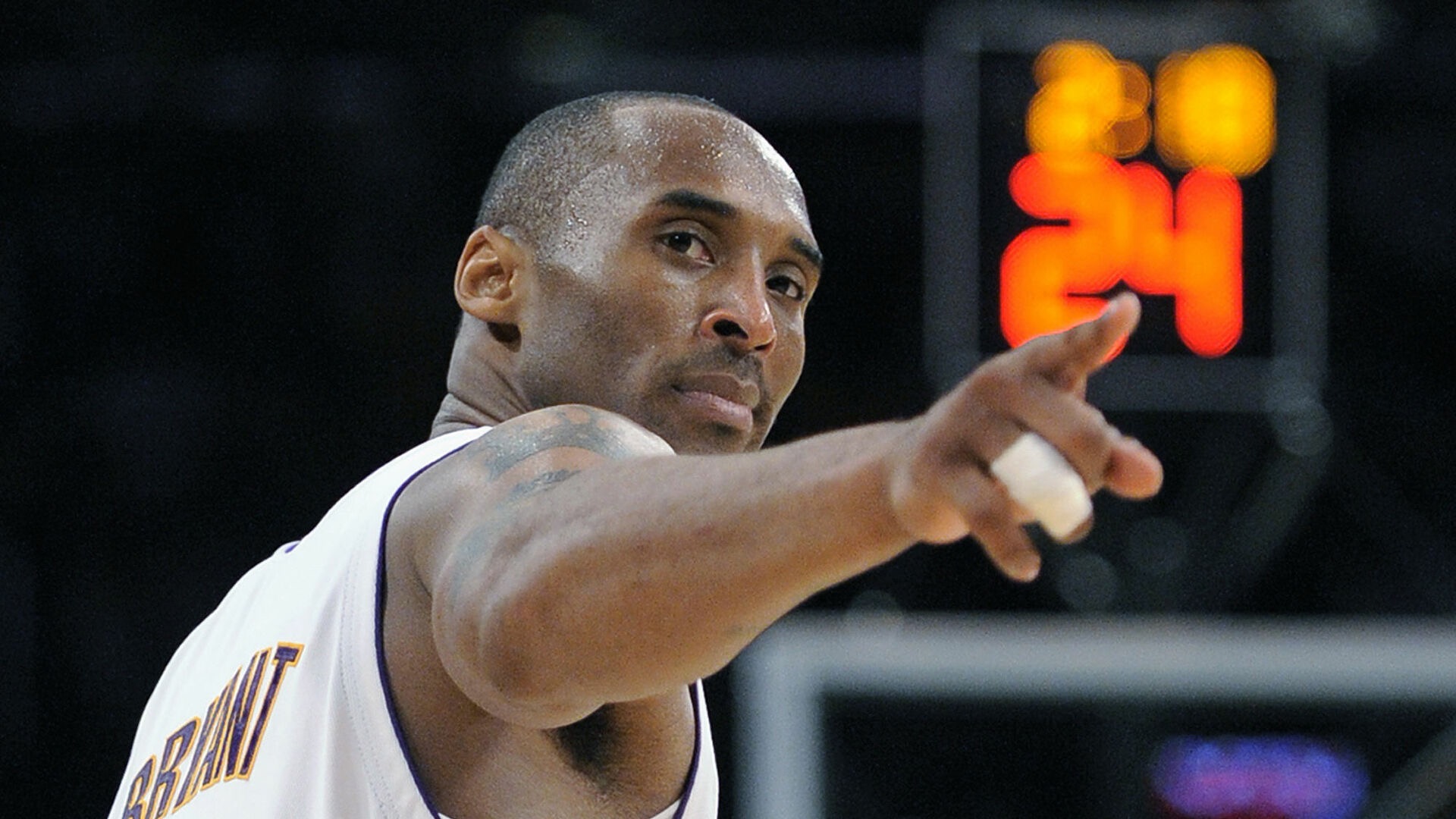 巧合！库里兄弟二人勇士生涯首秀均砍下14分（神奇巧合：库里兄弟勇士首秀同取14分）