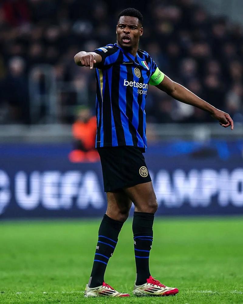 维拉连胜冲第三，埃梅里的球队12月迎魔鬼赛程考验（埃梅里率维拉豪取连胜剑指前三，12月魔鬼赛程来袭）