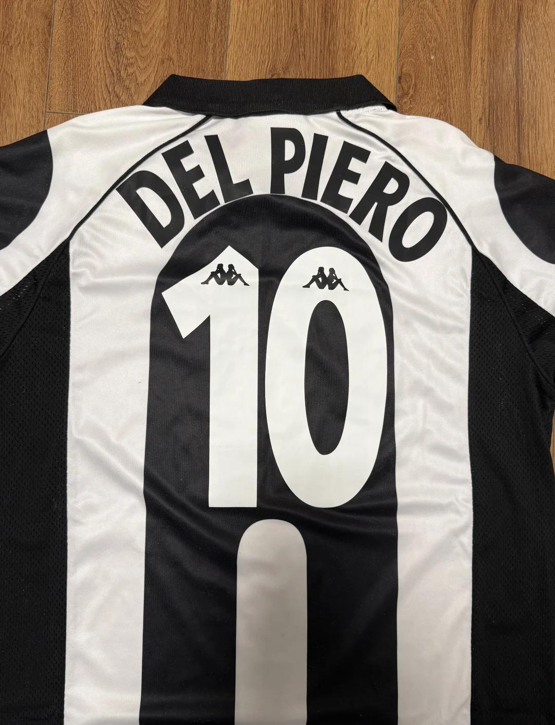 致敬李惠堂，赞助商犀旺送给魏祥鑫一颗柚子足球