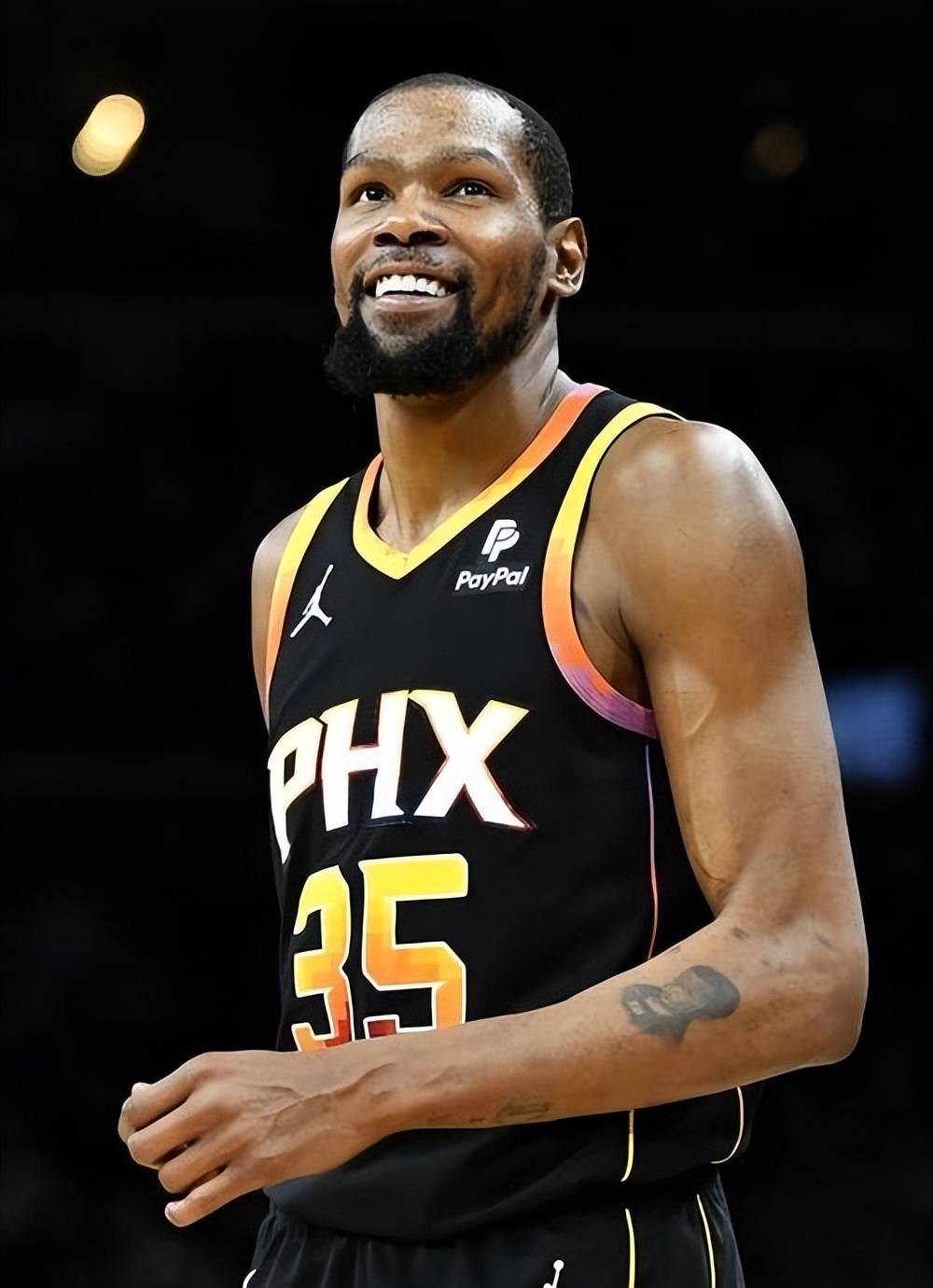 足球足球天才少年迎来国家队首秀，全场最佳（足坛天才少年国家队处子秀，荣膺全场最佳）