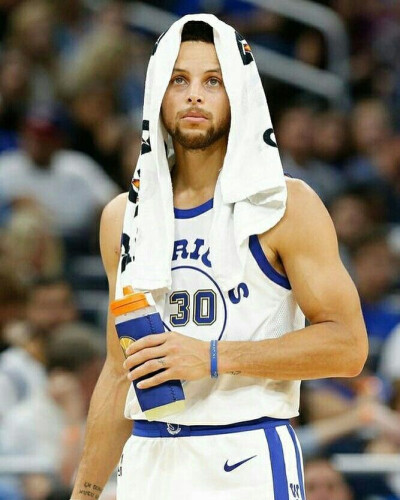 希罗上半场20分＆下半场0分，热火10分不敌独行侠（希罗上半场轰20分下半场哑火零分，热火以10分之差不敌独行侠）