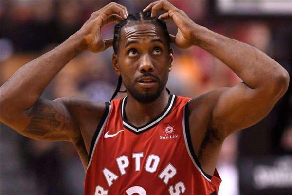 多特蒙德球迷挂横幅，反对海外比赛并攻击西甲高层（多特蒙德球迷打出横幅，抗议海外办赛并抨击西甲管理层）