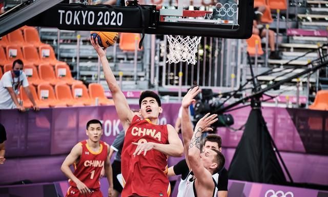 TA：奥赖利首秀表现得游刃有余；安德森很好地控制了比赛节奏（TA：奥赖利首秀从容自若，安德森节奏掌控到位）