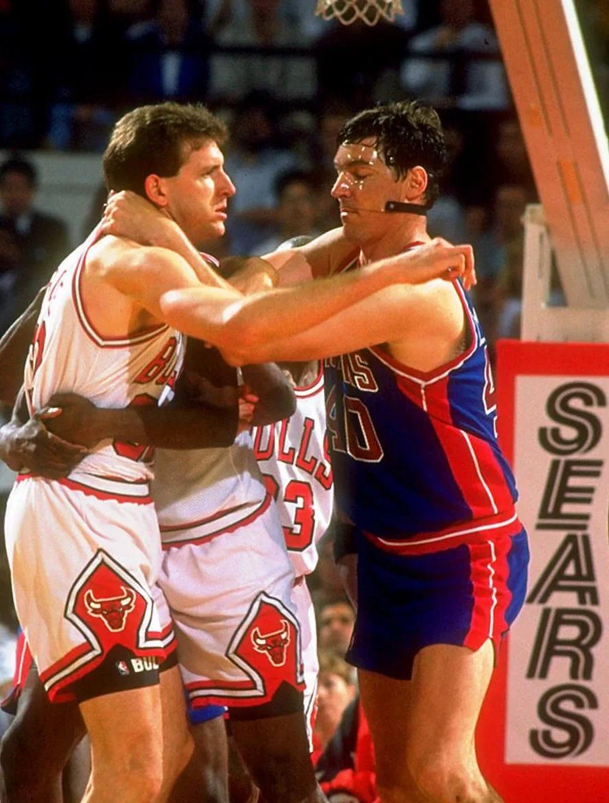 FC26美丽足球：维蒂尼亚、德容领衔，金外脚背夸雷斯马在列（FC26华丽足球：德容、维蒂尼亚领衔，外脚背大师夸雷斯马入选）