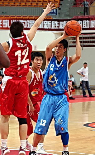 拜仁在联赛71次战胜斯图加特，创造德甲最多胜场纪录（拜仁联赛对斯图加特第71次取胜，创德甲最多胜场新纪录）