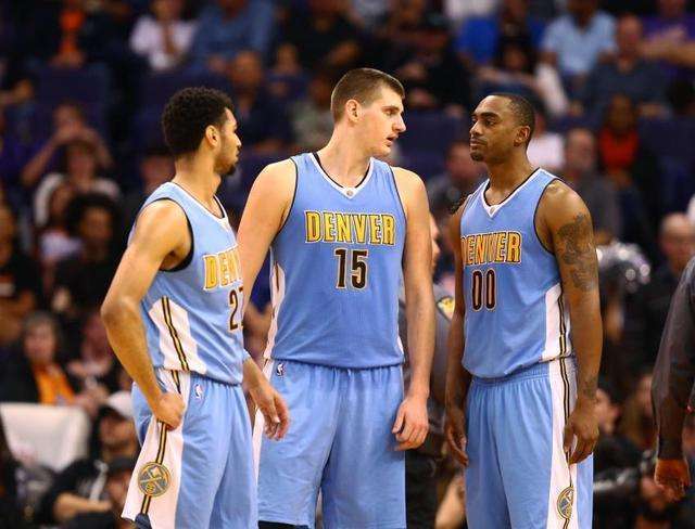 马德兴：海港三连冠胜在稳定二字；塞蒂恩下课因率队员讨薪（马德兴：海港三连冠源自稳定；塞蒂恩因带队讨薪遭下课）