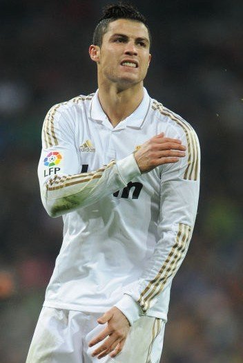 状态低迷！狄龙全场16中4，正负值-47（手感不佳！狄龙全场16投仅4中，正负值-47）