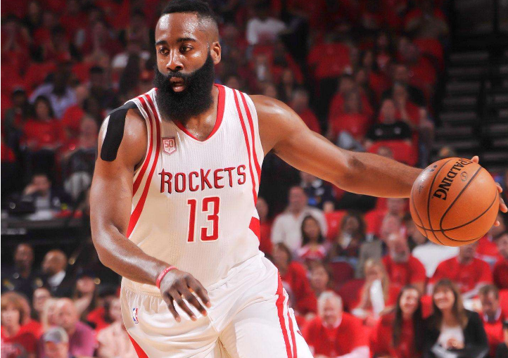 德劳伦蒂斯：在我们这个破主场里，一场只能赚300万欧（德劳伦蒂斯吐槽主场：单场仅进账300万欧元）